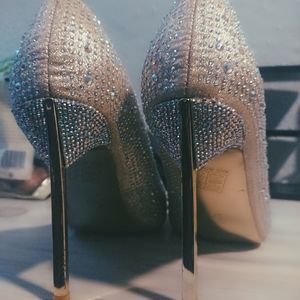 Gem 💎✨ Studded Pumps Sz 9